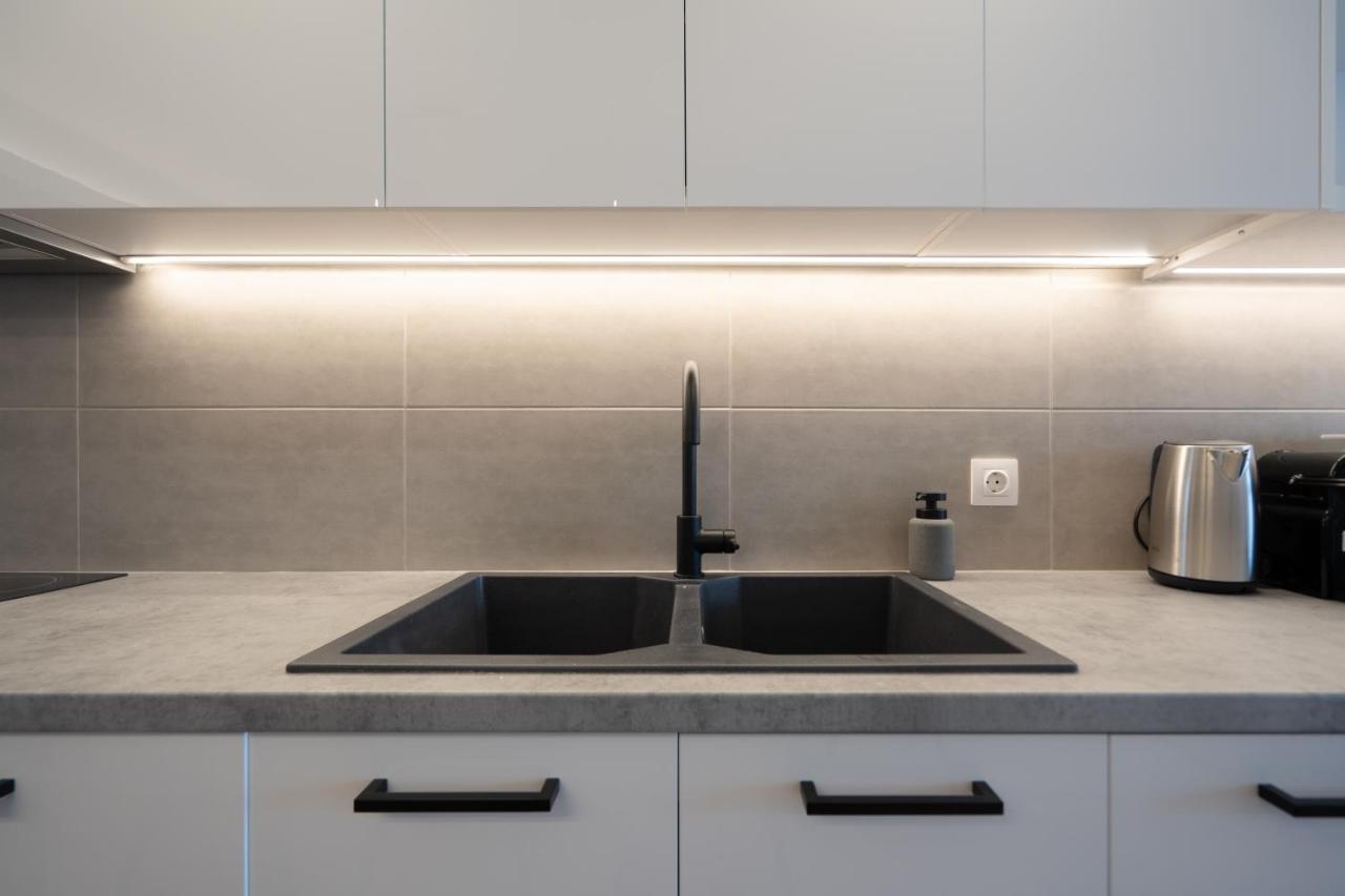 Luxury 4 Bedrooms Apartment Near Flisvos Marina 피레아스 외부 사진