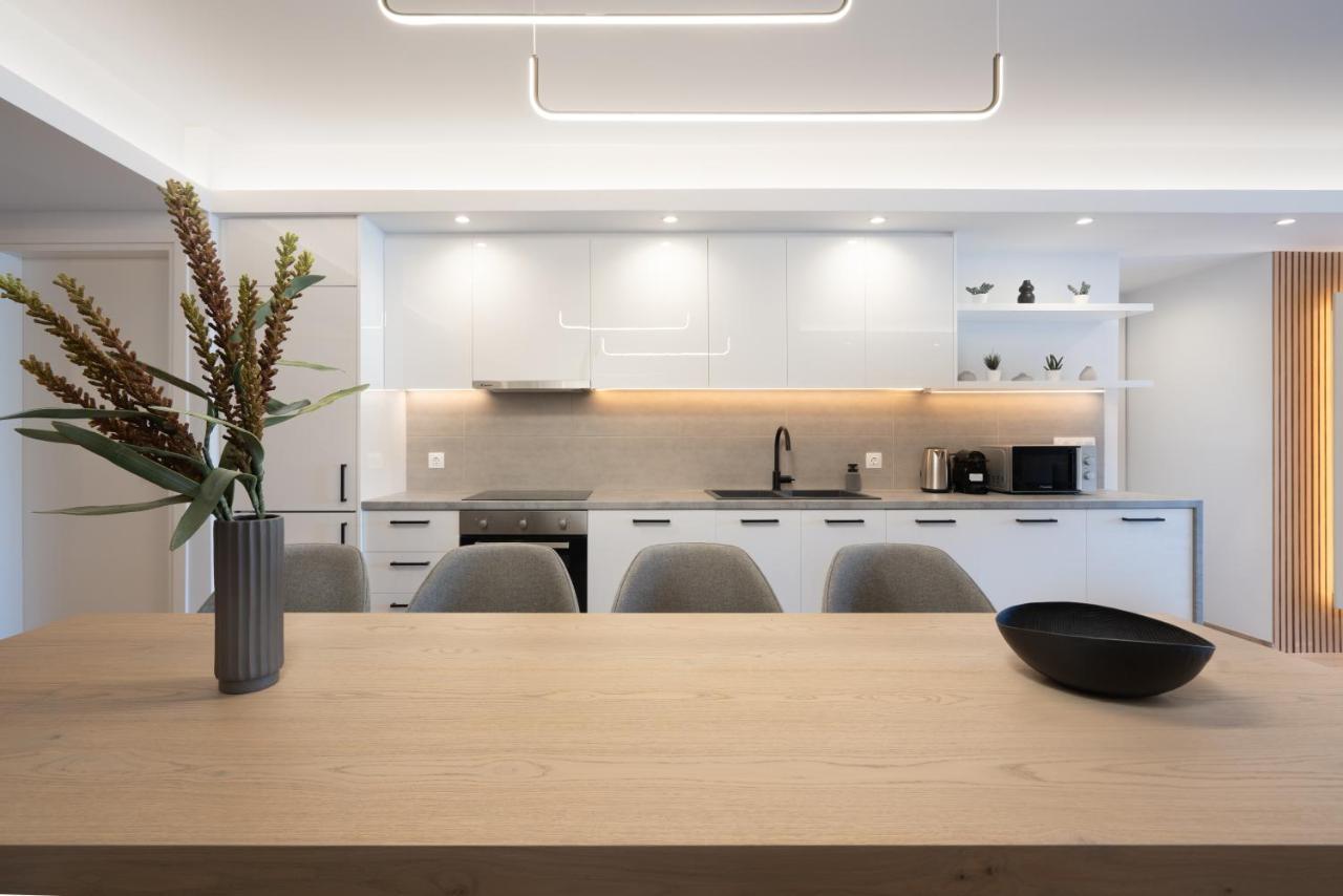 Luxury 4 Bedrooms Apartment Near Flisvos Marina 피레아스 외부 사진