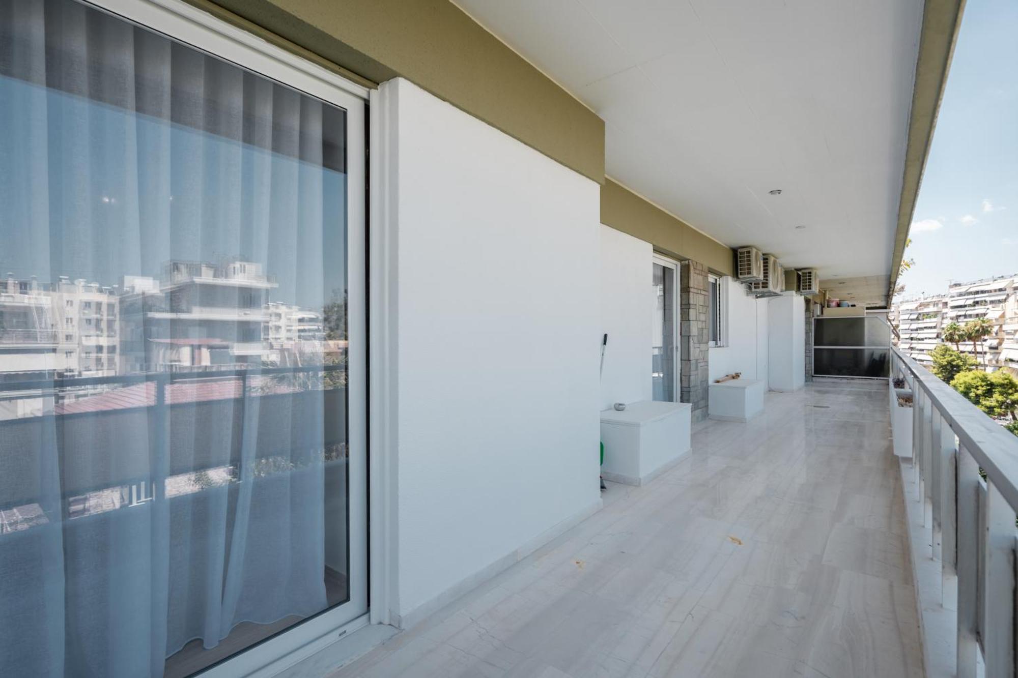 Luxury 4 Bedrooms Apartment Near Flisvos Marina 피레아스 외부 사진