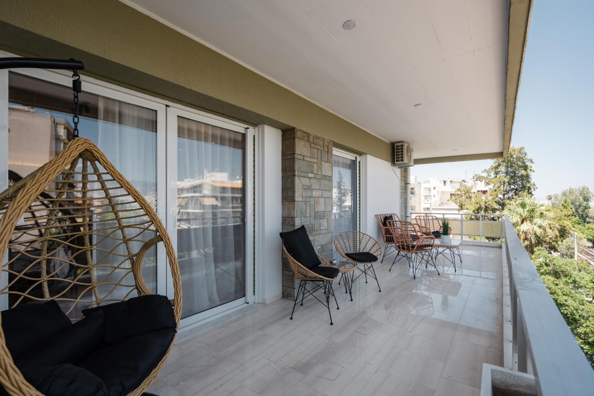 Luxury 4 Bedrooms Apartment Near Flisvos Marina 피레아스 외부 사진