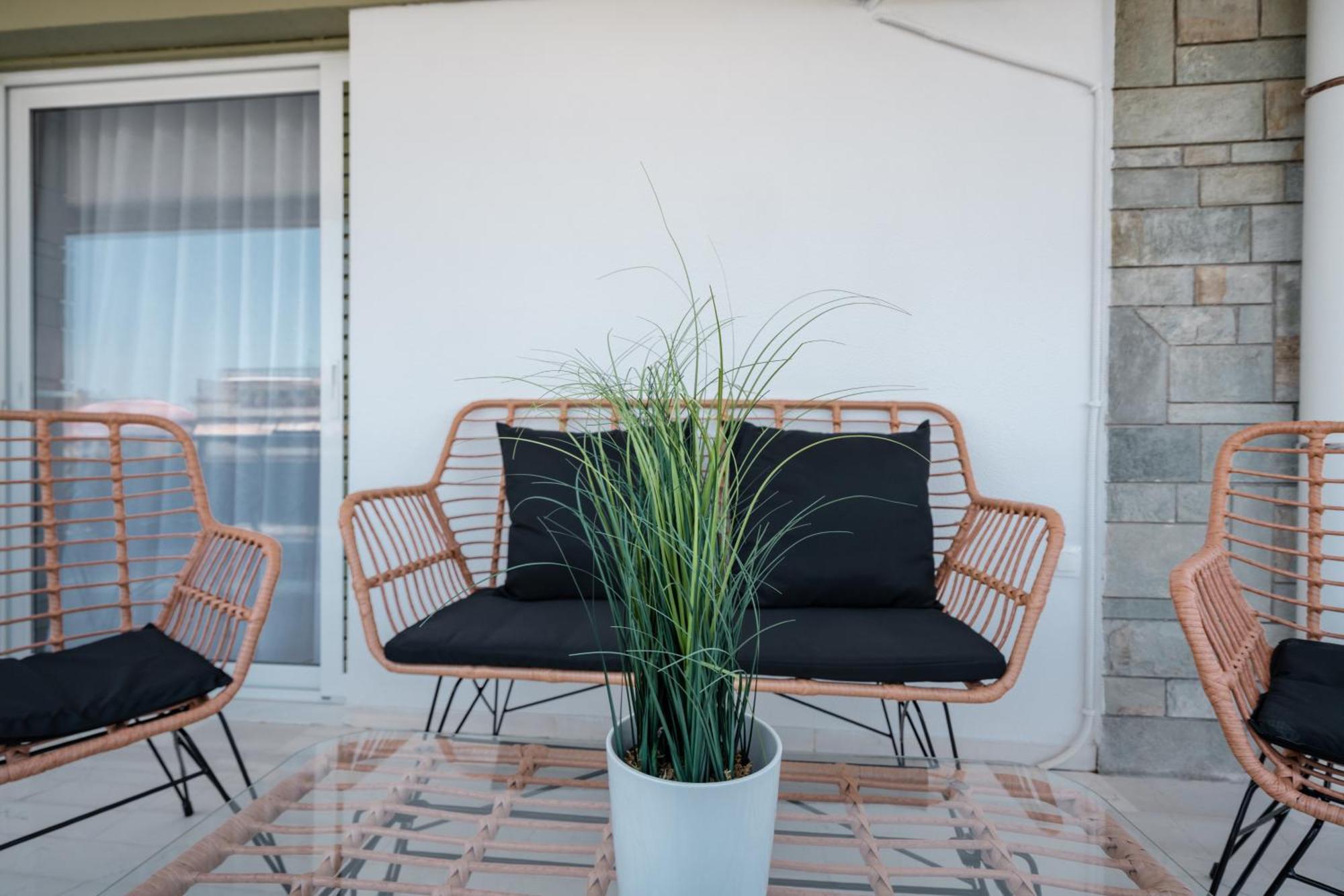 Luxury 4 Bedrooms Apartment Near Flisvos Marina 피레아스 외부 사진