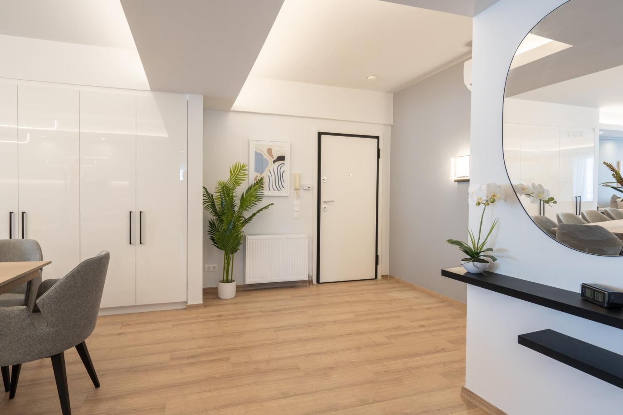 Luxury 4 Bedrooms Apartment Near Flisvos Marina 피레아스 외부 사진