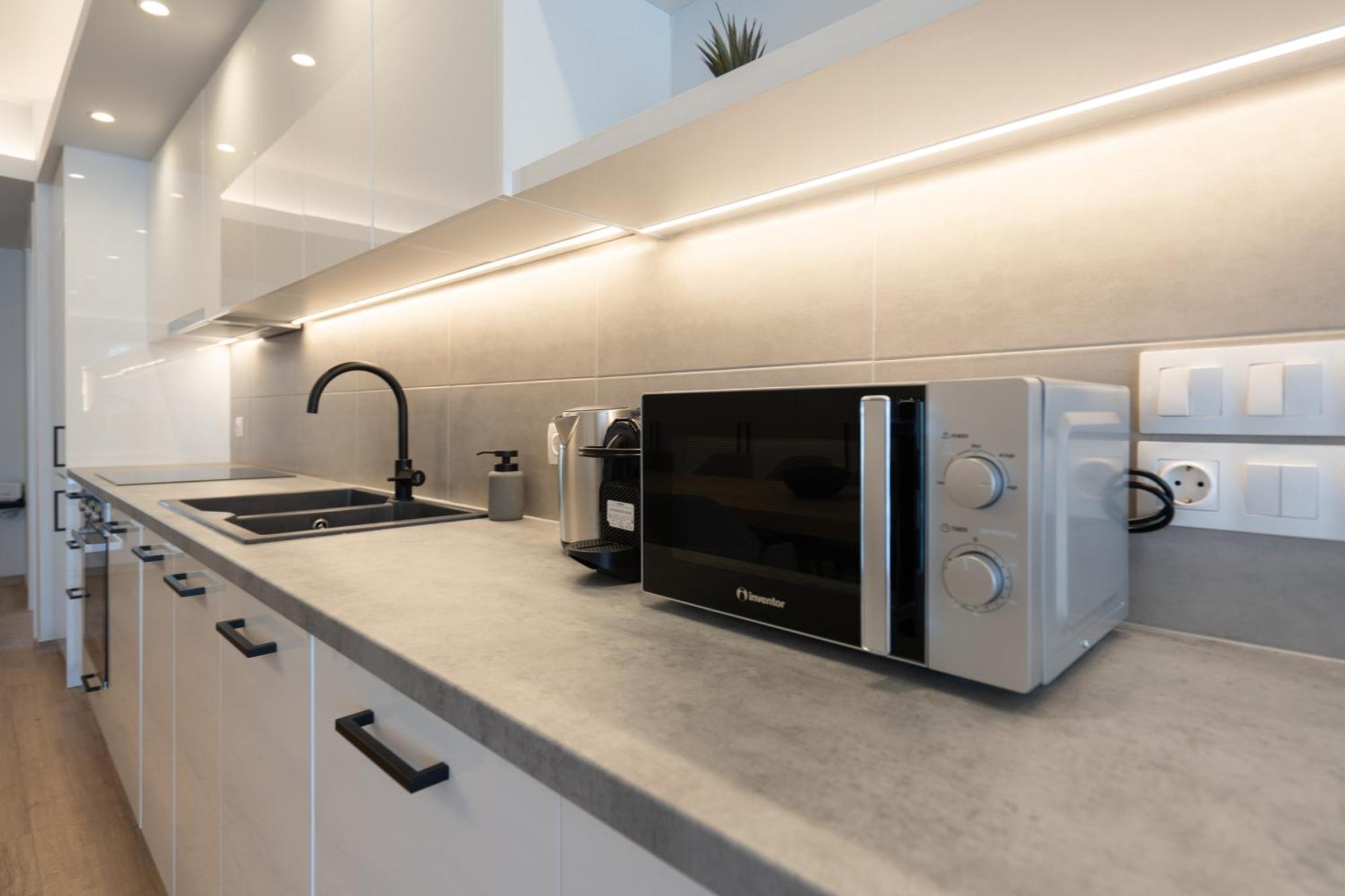 Luxury 4 Bedrooms Apartment Near Flisvos Marina 피레아스 외부 사진
